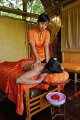 Massage im Tree Spa im Kupu Kupu Barong Resort, Ubud, Indonesien, Asien