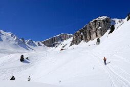 Skitourgeherin, Valacia, Fassatal, Dolomiten, Trentino-Südtirol, Italien