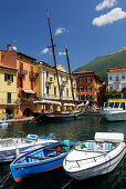 Boote im Hafen, Malcesine, Veneto, Italien