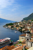 Blick auf Limone sul Garda am Gardasee, Lombardei, Italien