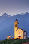 Kirche San Sebastiano, beleuchtet, in UNESCO Weltkulturerbe Bellinzona, Bellinzona, Tessin, Schweiz