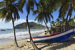 Fischerboote am Strand von Playa Galera, Juangriego, Isla Margarita, Nueva Esparta, Venezuela
