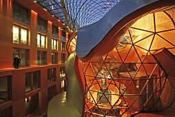 DZ Bank am Pariser Platz,  Architekt Frank O. Gehry, Sitzungssaal des Vorstandes, glasüberdecktes Atrium, Glaskuppel, Atrium