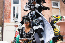 Karnevalsparade an Mardi Gras, French Quarter, New Orleans, Louisiana, Vereinigte Staaten, USA