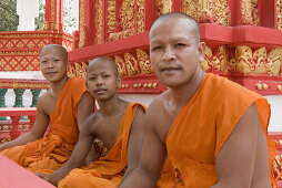 Buddhistische Mönche in einem Tempel, Udong, Provinz Phnom Penh, Kambodscha, Asien