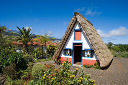 Traditionelles Casa do Colmo Strohhäuschen, Santana, Madeira, Portugal