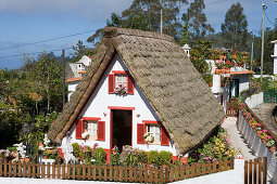 Traditionelles Casa do Colmo Strohhäuschen, Santana, Madeira, Portugal