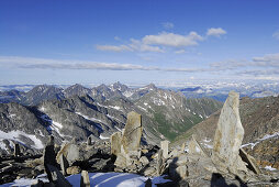 Steinmänner am Aufstieg zum Hochfeiler, Zillertaler Alpen, Südtirol, Italien