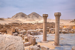 Totentempel des Pharao Sahure mit Pyramiden Niuserre und Neferirkare, Aegypten, Abusir