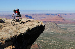Mountainbiker, Porcupine Rim Trail, Castle Valley, Moab, Utah, USA, MR