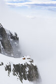 Berghütte Cabane de l'A Neuve im Nebel, Val Ferret, Kanton Wallis, Schweiz