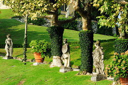 Skulpturen und Platanen, Villa del Balbianello, Lenno, Comer See, Lombardei, Italien