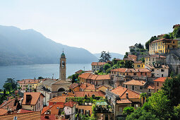 Ortschaft am Westufer vom Comer See, Lombardei, Italien