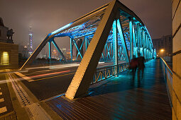 The illuminated Waibaidu bridge above the Souzhou canal at night, Bund, Shanghai, China, Asia