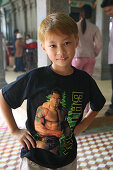 Junge mit Wrestler T-Shirt, Saigon, Saigon, Ho-Chi-Minh Stadt, Vietnam, Asien