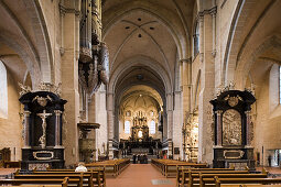 Blick zum Hochaltar in der Domkirche St. Peter zu Trier, UNESCO-Weltkulturerbe, Trier, Rheinland-Pfalz, Deutschland, Europa