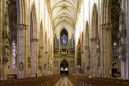 Blick zur Hauptorgel, darüber ist das Martinsfenster, Ulmer Münster, Ulm, Baden-Württemberg, Deutschland, Europa