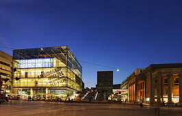 Illuminated Kunstmuseum at castle square in the evening, Stuttgart, Baden-Wurttemberg, Germany