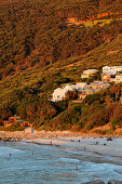 Strand und Häuser in Llandudno Bay, Kapstadt, West-Kap, RSA, Südafrika, Afrika