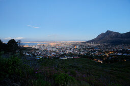 Blick von der Signal Hill Road auf das nächtliche Kapstadt, West-Kap, RSA, Südafrika, Afrika