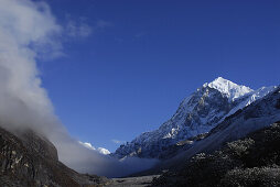 Lagerplatz in Thangsing mit Mt. Pandim am Trek zum Gocha La in der Kanchendzönga Region, Sikkim, Himalaja, Nord Indien, Asien