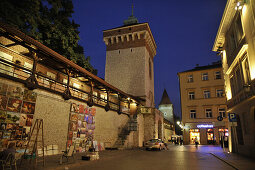 Stadttor und Befestigungsanlagen am Abend, Barbakan, Krakau, Polen, Europa