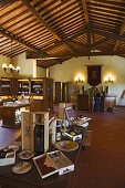 Weinladen des Castello Banfi, bei Montalcino, Toskana, Italien