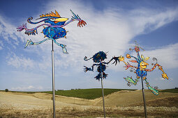 Trekkingroute zeitgenössischer Kunst im Anbaugebiet des Brunello, hier Alessandro Grazi's Kunstwerk I Gangheretti, Montalcino, Toskana, Italien