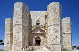 Castel del Monte (1240-50) wurde von Hohenstaufer-Kaiser Friedrich II. in Auftrag gegeben, Andria, Apulien, Italien