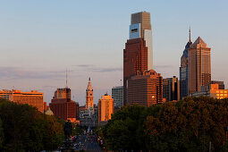 View from the Mueseum of Art over the Benjamin Franklin Parkway and downtown Philadelphia, Pennsylvania, USA