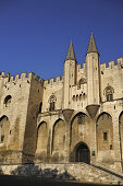 Palais des Papes, Papstpalast unter blauem Himmel, Avignon, Vaucluse, Provence, Frankreich, Europa