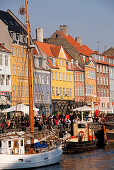 Bunte Giebelhäuser am Nyhavn Kanal, Nyhavn, Kopenhagen, Dänemark