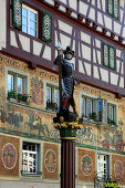 Brunnenfigur und Hausfassaden am Rathausplatz, Stein am Rhein, Hochrhein, Bodensee, Untersee, Kanton Schaffhausen, Schweiz, Europa
