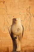 Horusstatue am Eingang, Horustempel, Edfu, Ägypten, Afrika