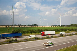Windpark an der Autobahn A2, Niedersachsen, Deutschland