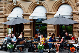 Esplanaden im Sommer, Café Kämp, Helsinki, Finnland