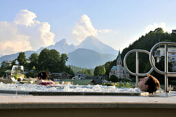 Whirlpool mit Watzmann im Hintergrund, Hotel Edelweiß, Berchtesgaden, Berchtesgadener Land, Oberbayern, Bayern, Deutschland