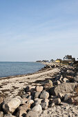 Häuser am Strand der Halbinsel Graswarder, Heiligenhafen, Ostsee, Schleswig-Holstein, Deutschland