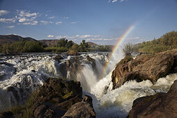Epupa Wasserfälle mit Regenbogen, Namibia, Afrika