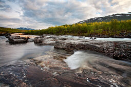Fluß Abiskoåkka, Abisko Nationalpark, Lappland, Nordschweden, Schweden
