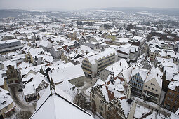 Blick von der Stadtkirche über schneebedeckte Dächer, Bad Hersfeld, Hessen, Deutschland, Europa