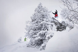 Freeskier im Tiefschnee, Mayrhofen, Zillertal, Tirol, Österreich