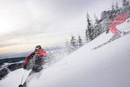 Skifahrer auf dem Panorama Run, Cypress Mountain, British Columbia, Kanada