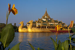 Golden Karaweik Barge, Floating Restaurant on the Kandawgyi Lake, Rangon, Myanmar, Birma, Asia