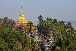 Blick auf buddhistische Mahamuni Pagode hinter Bäumen, Mawlamyaing, Mon Staat, Myanmar, Burma, Asien