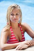 Adult, Adults, Askance, Beauty, Bikini, Bikinis, Blonde, Blondes, Border, Caucasian, Caucasians, Color, Color image, Colour, Contemporary, Daytime, Edge, exterior, Fair-haired, Female, grin, grinning, Head & shoulders, Head and shoulders, headshot, headsh