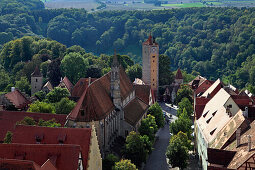 View to Franciscan church and castle gate, Rothenburg ob der Tauber, Franconia, Bavaria, Germany