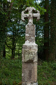 Weathered wayside cross, Cruz de los peregrinos, Province of Navarra, Northern Spain, Spain, Europe