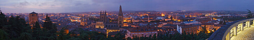 Stadtansicht am Abend, Burgos, Kastilien-León, Spanien