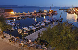 Restaurant am Hafen, Bol, Brac, Split-Dalmatien, Kroatien